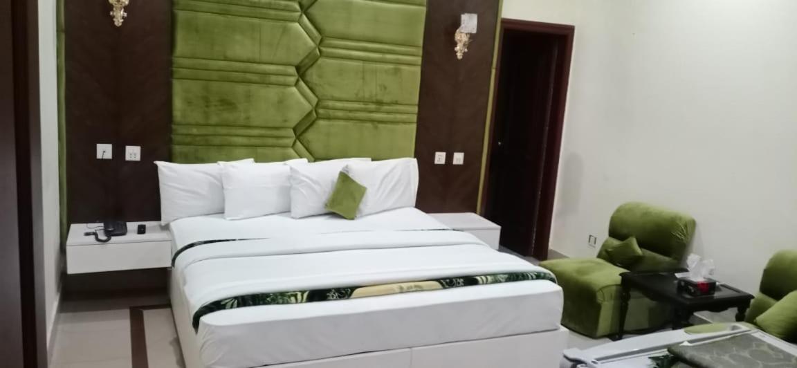 Hotel Pak Continental Multan Exteriér fotografie
