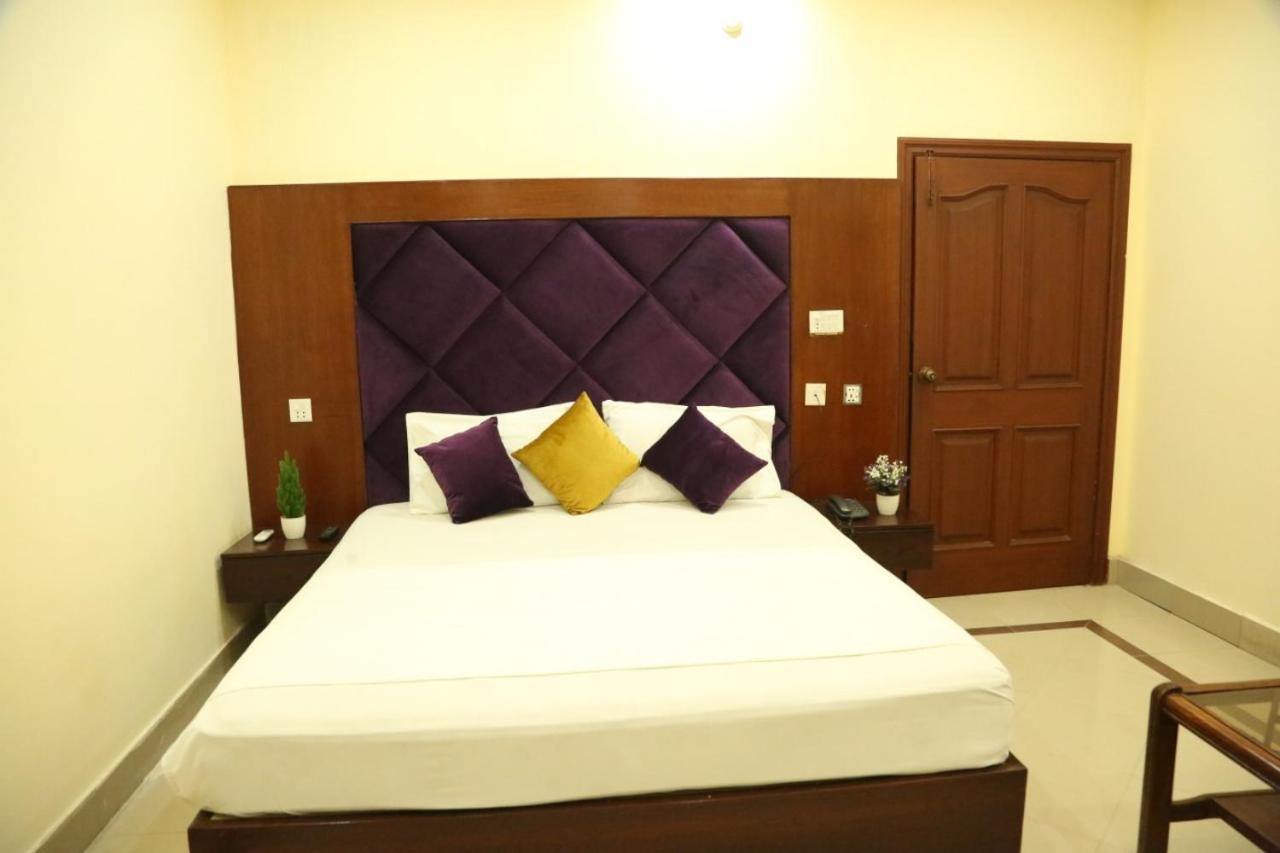 Hotel Pak Continental Multan Exteriér fotografie