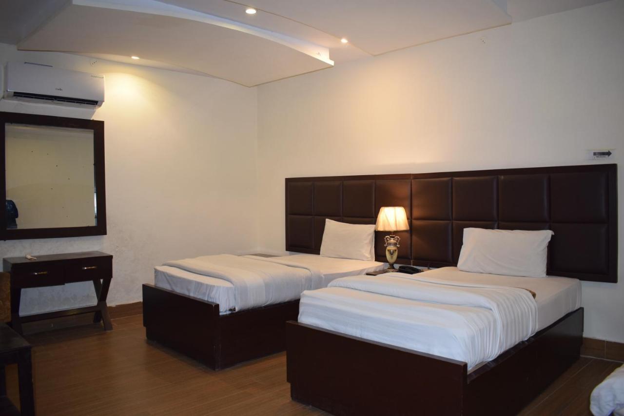 Hotel Pak Continental Multan Exteriér fotografie