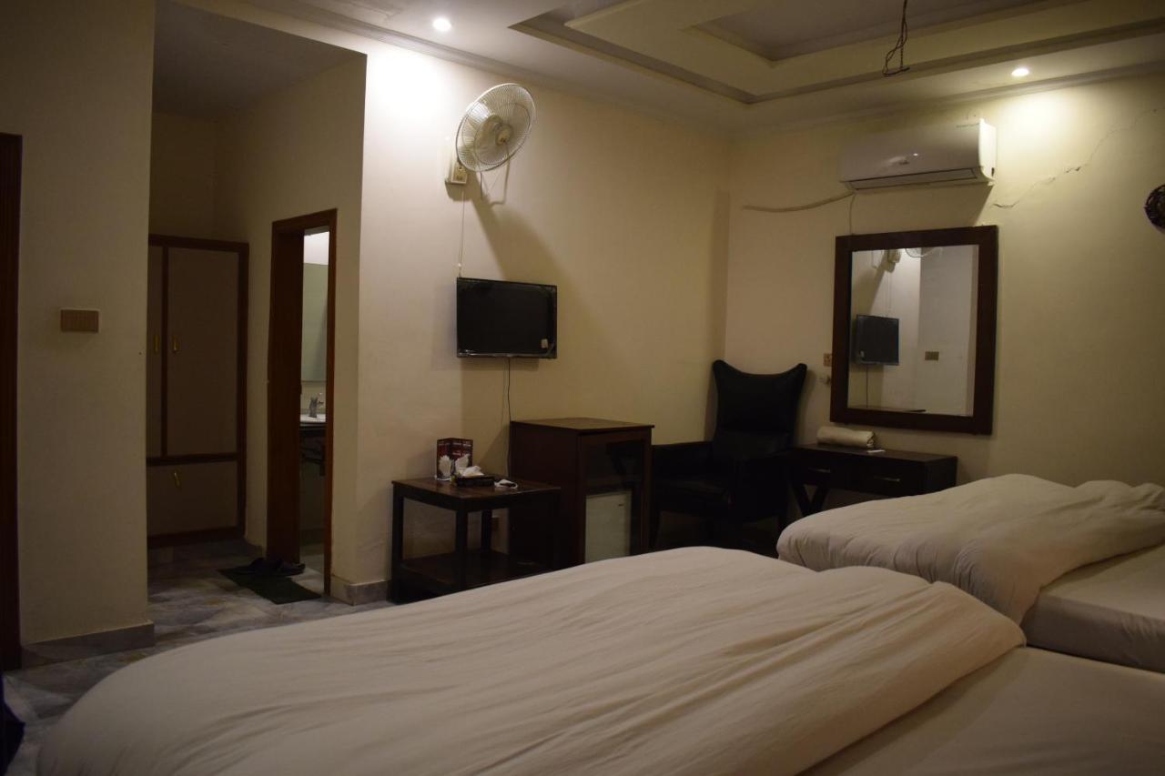 Hotel Pak Continental Multan Exteriér fotografie