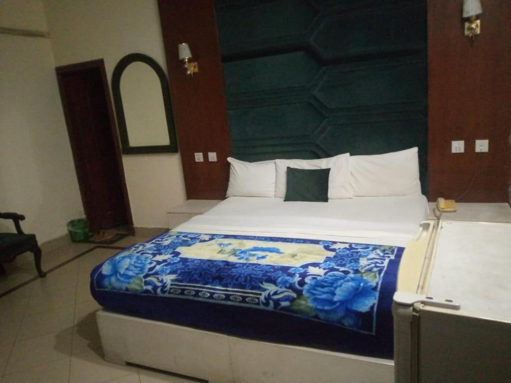 Hotel Pak Continental Multan Exteriér fotografie