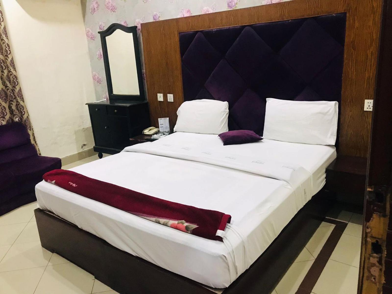 Hotel Pak Continental Multan Exteriér fotografie