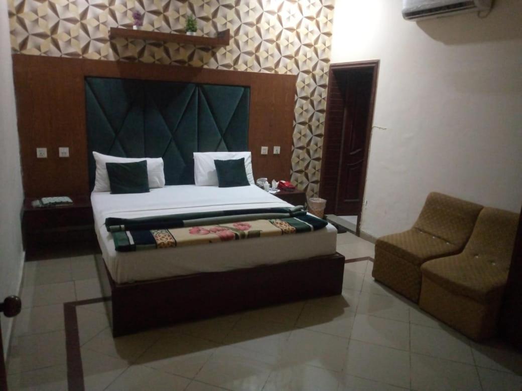 Hotel Pak Continental Multan Exteriér fotografie