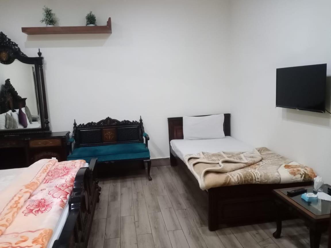 Hotel Pak Continental Multan Exteriér fotografie