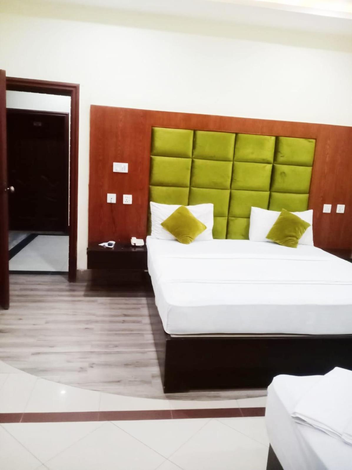 Hotel Pak Continental Multan Exteriér fotografie