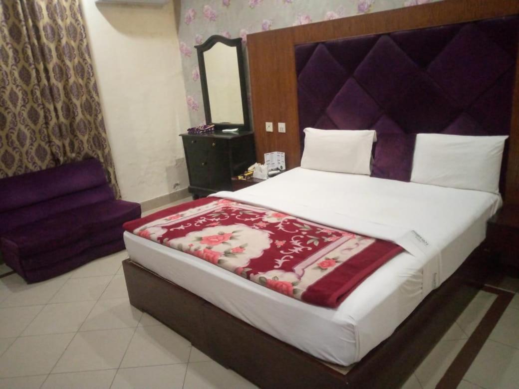 Hotel Pak Continental Multan Exteriér fotografie