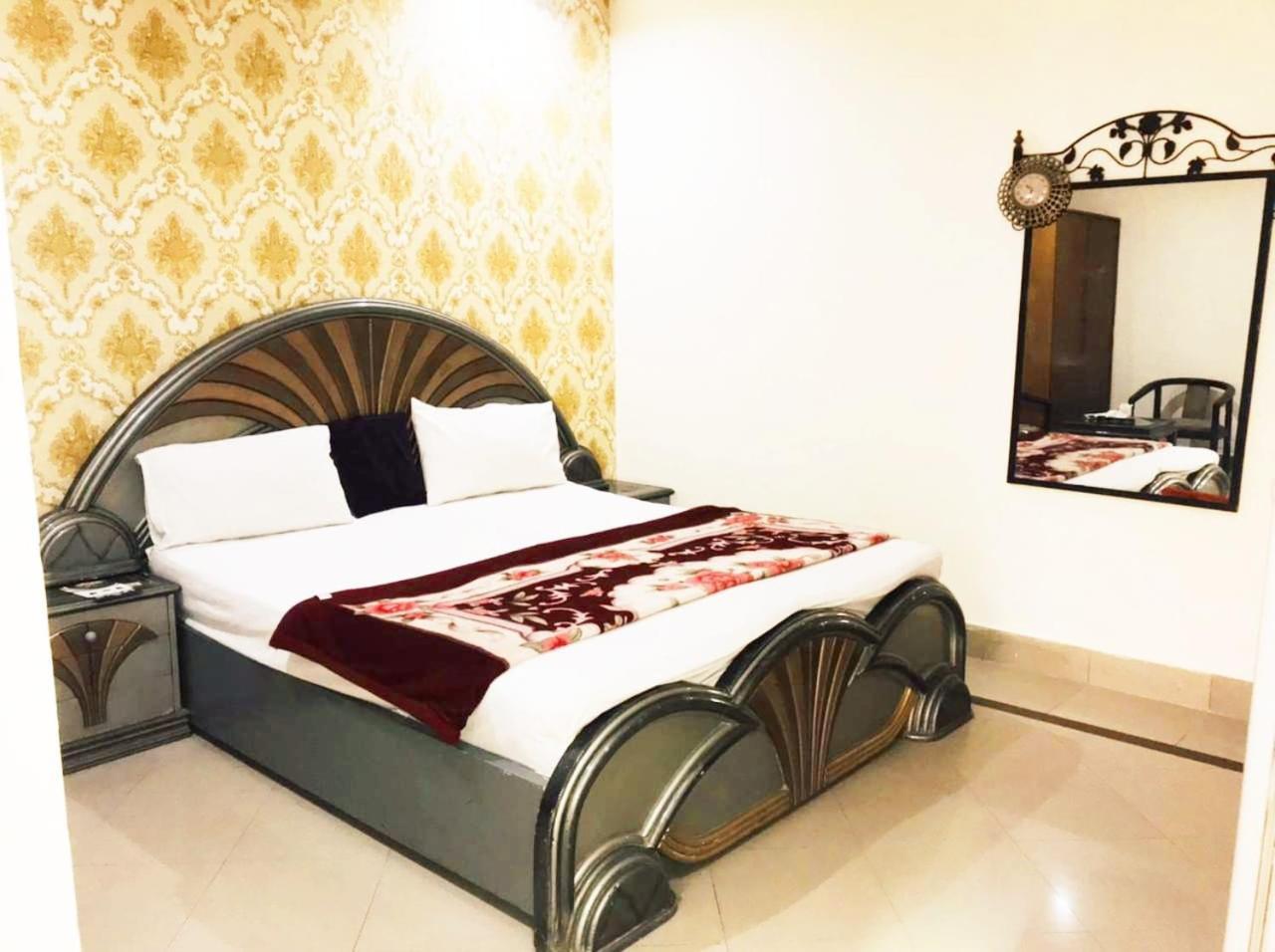 Hotel Pak Continental Multan Exteriér fotografie