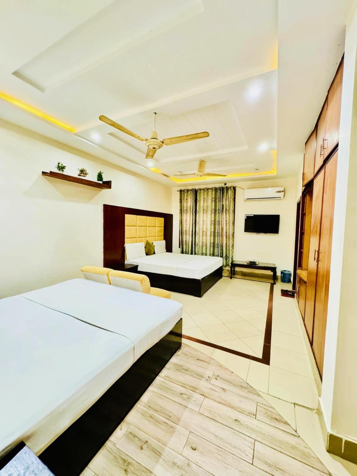 Hotel Pak Continental Multan Exteriér fotografie
