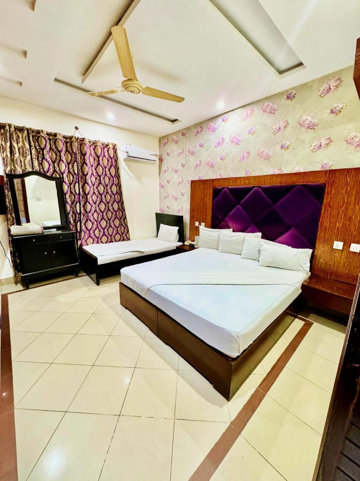 Hotel Pak Continental Multan Exteriér fotografie