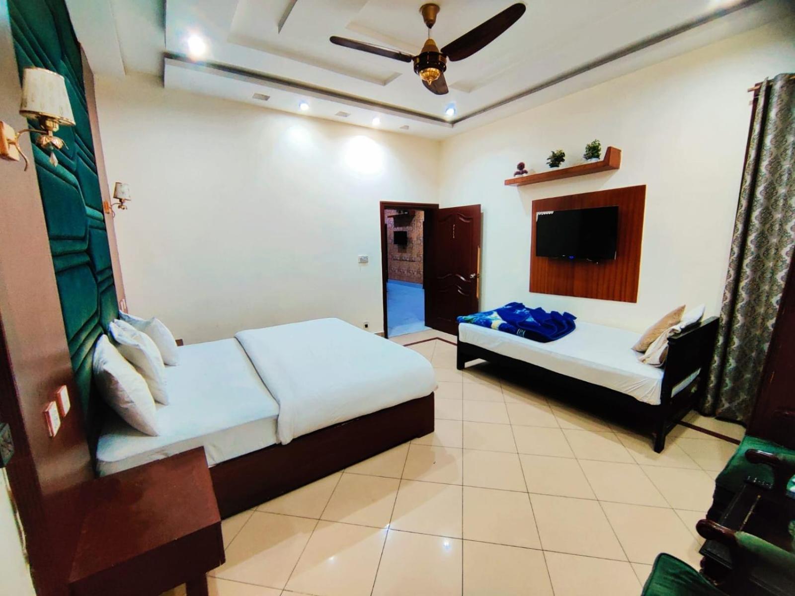 Hotel Pak Continental Multan Exteriér fotografie