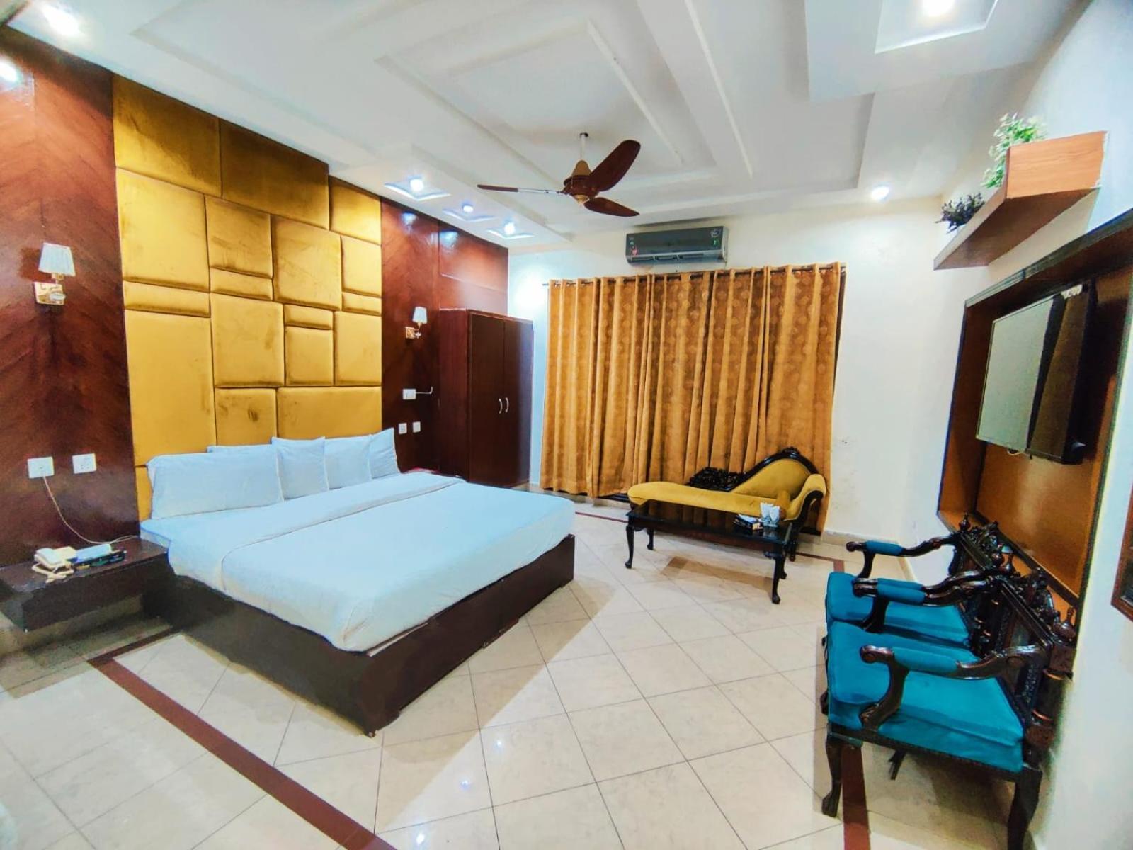Hotel Pak Continental Multan Exteriér fotografie