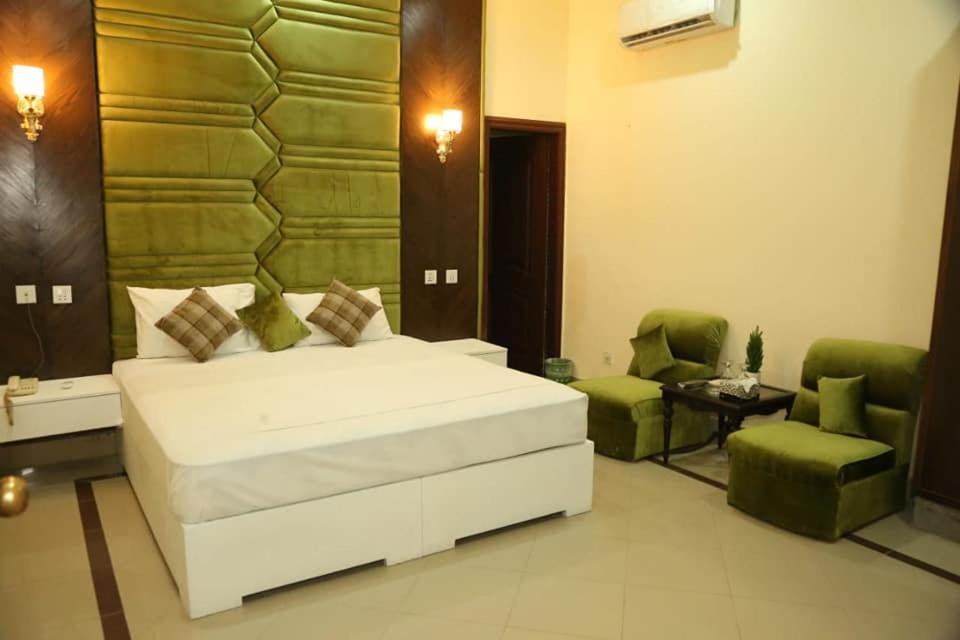Hotel Pak Continental Multan Exteriér fotografie