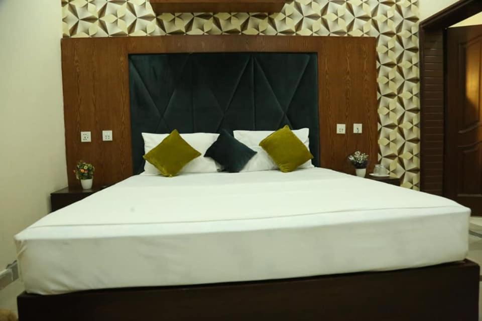 Hotel Pak Continental Multan Exteriér fotografie
